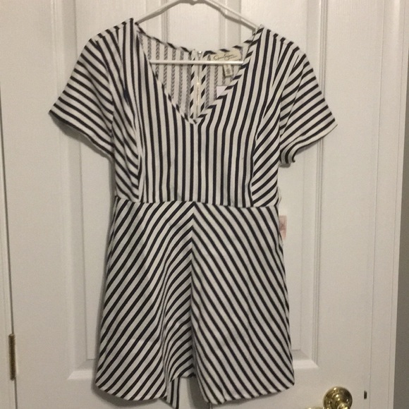 Jessica Simpson Tops - Jessica Simpson maternity shirt